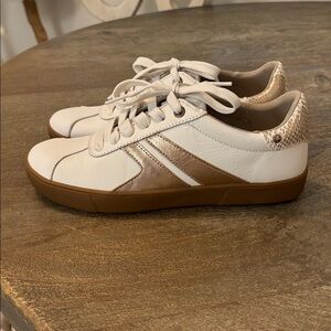 Naturalizer NWT Sneakers 8m